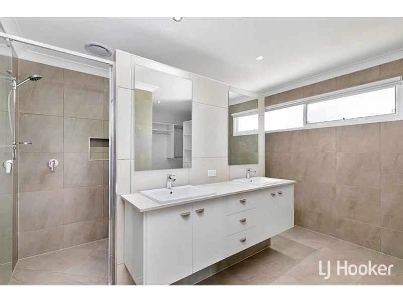 24 Sandalwood Street, Thornlands QLD 4164