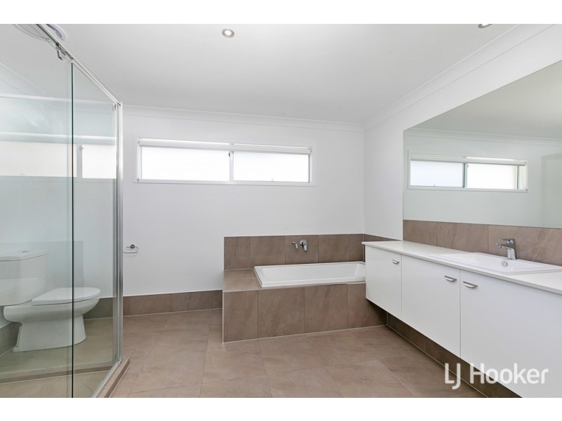 24 Sandalwood Street, Thornlands QLD 4164