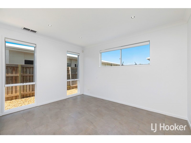 24 Sandalwood Street, Thornlands QLD 4164