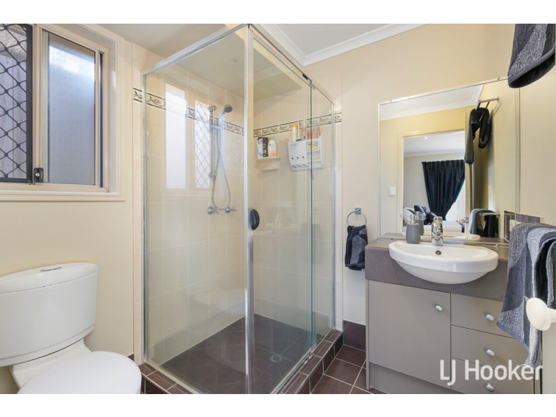 33 Aquila Street, Redland Bay QLD 4165