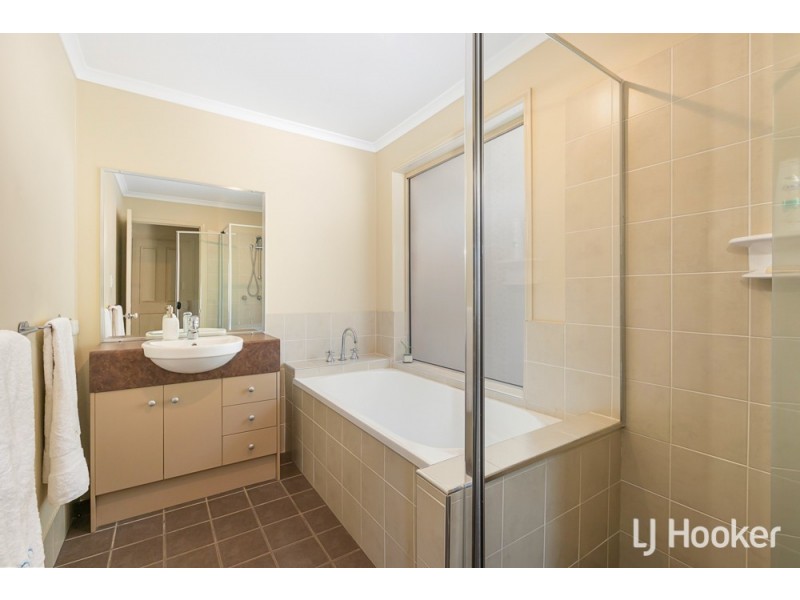 33 Aquila Street, Redland Bay QLD 4165