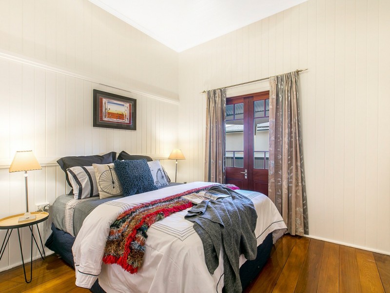 72 Brentnall Street, Norman Park QLD 4170