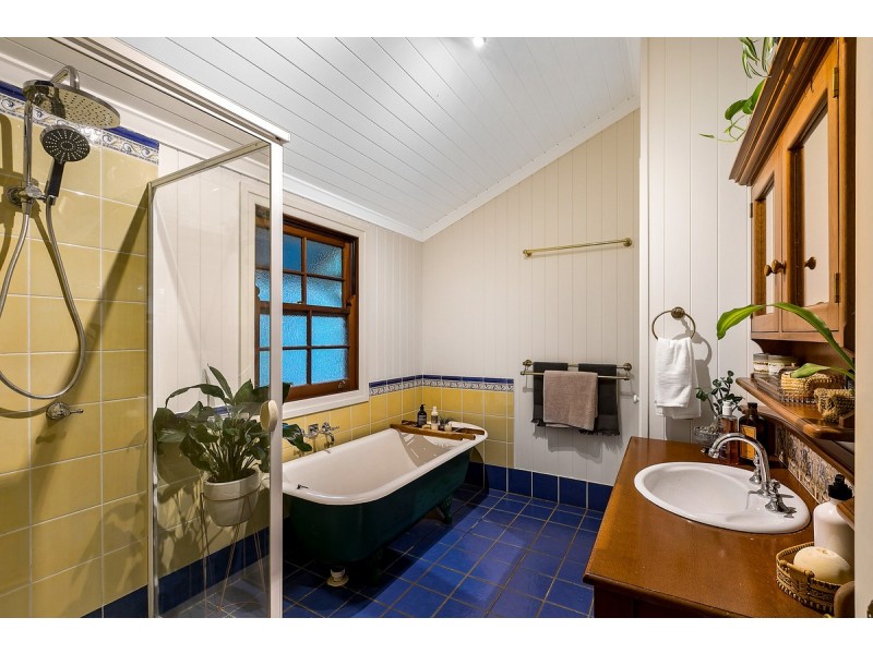 72 Brentnall Street, Norman Park QLD 4170