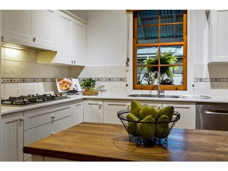 72 Brentnall Street, Norman Park QLD 4170