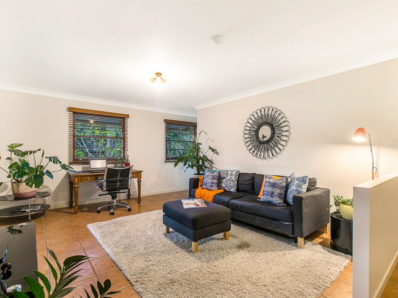 72 Brentnall Street, Norman Park QLD 4170