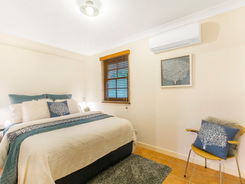 72 Brentnall Street, Norman Park QLD 4170