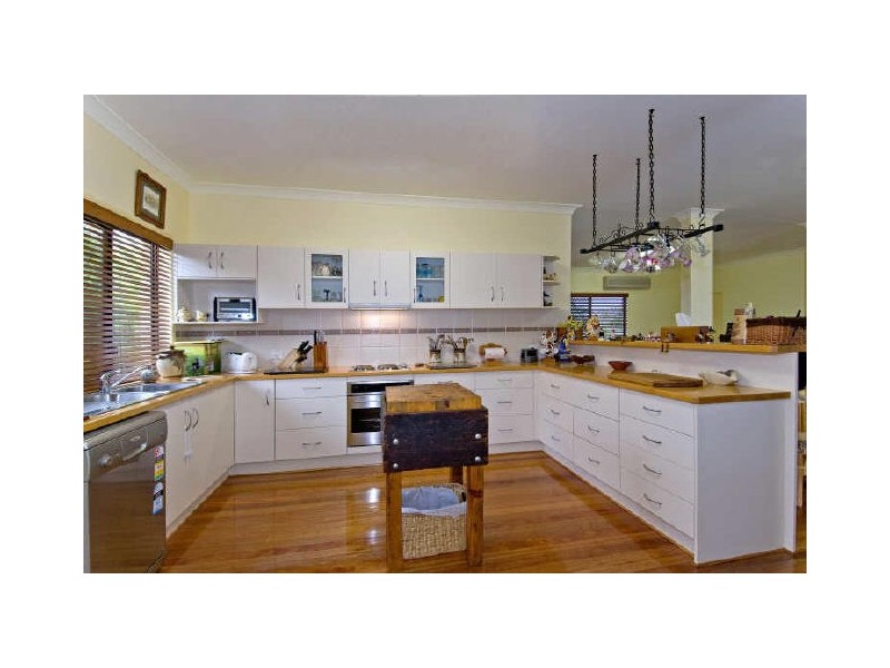 13 The Boulevard, Redland Bay QLD 4165