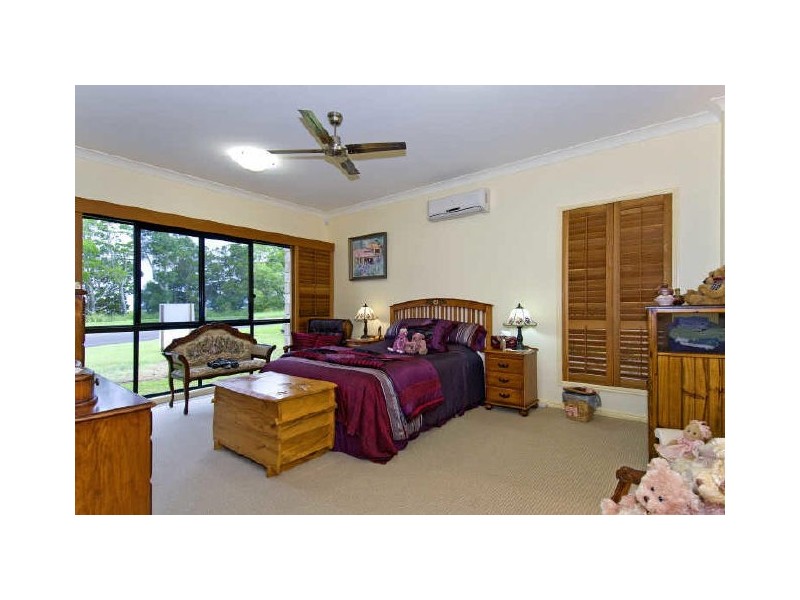 13 The Boulevard, Redland Bay QLD 4165