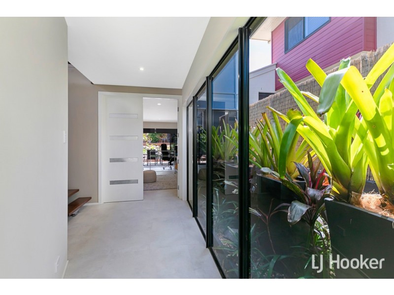 18 Cleveland Terrace, Ormiston QLD 4160