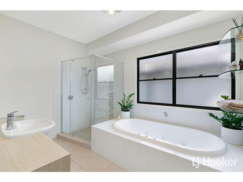 18 Cleveland Terrace, Ormiston QLD 4160