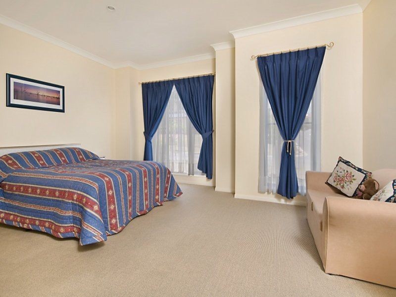 2 Hawkins Place, Thornlands QLD 4164