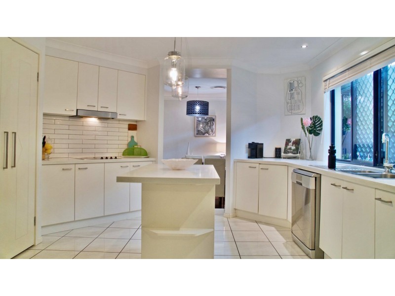 11 Watarrka Drive, Parkinson QLD 4115