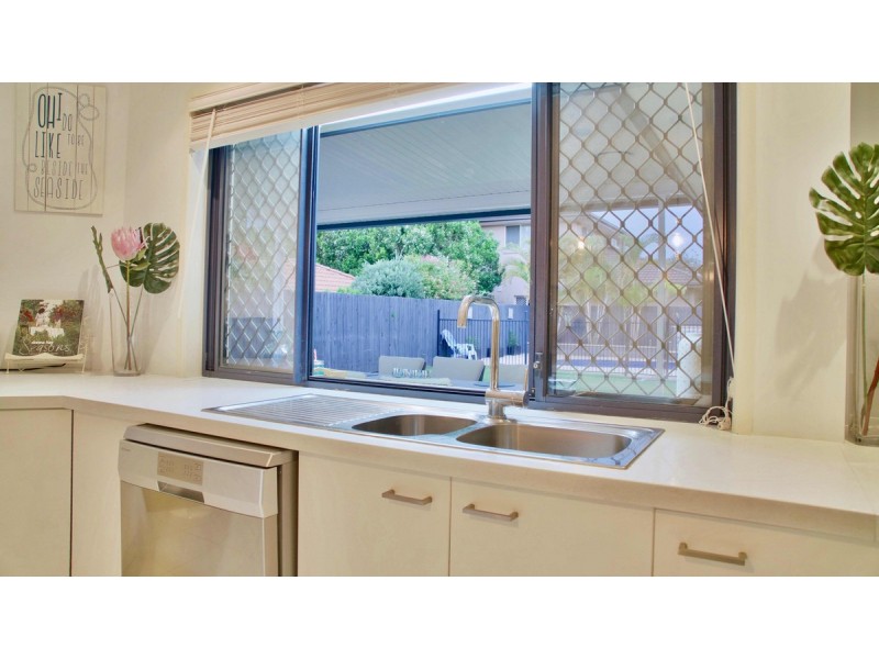 11 Watarrka Drive, Parkinson QLD 4115