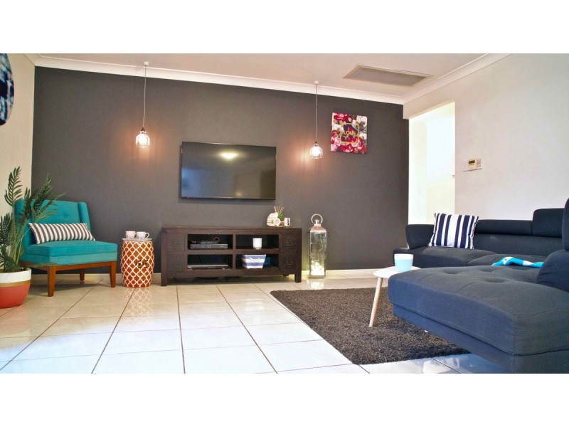 11 Watarrka Drive, Parkinson QLD 4115