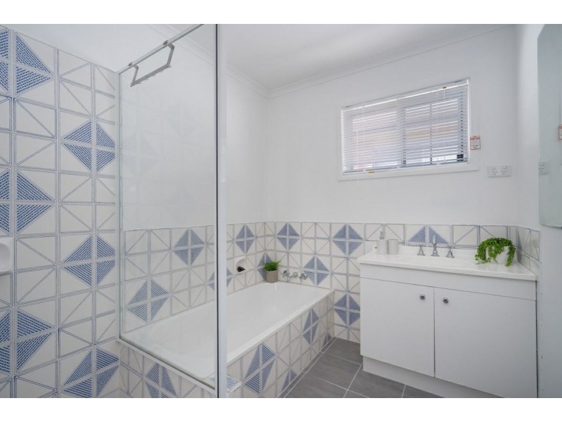 10 Mark Street, Redland Bay QLD 4165