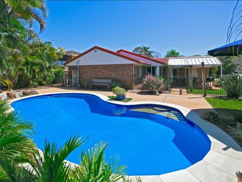 2 Raven Street, Victoria Point QLD 4165