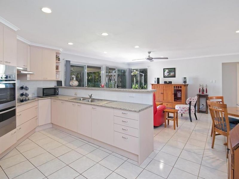 2 Raven Street, Victoria Point QLD 4165