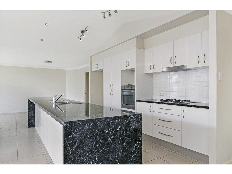 8 Pentecost Place, Redland Bay QLD 4165