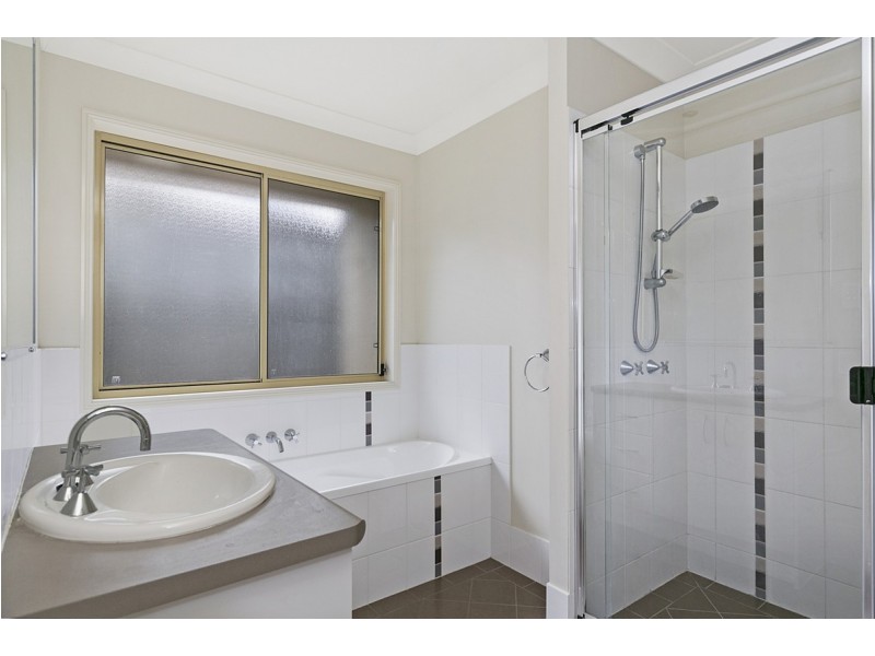 8 Pentecost Place, Redland Bay QLD 4165