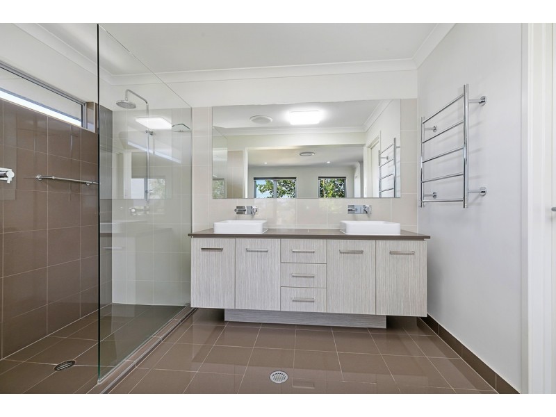 2 Beard Place, Wellington Point QLD 4160