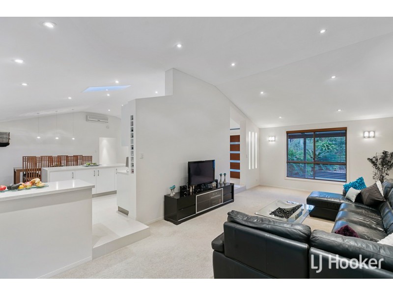 6 Grevillea Street, Redland Bay QLD 4165