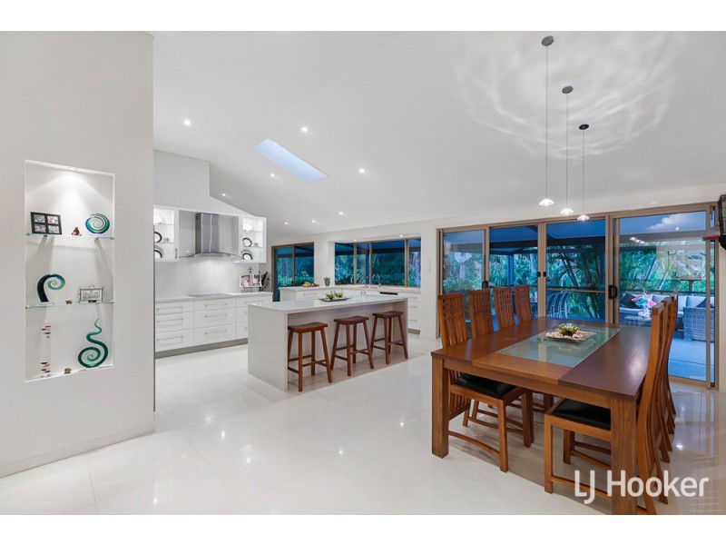 6 Grevillea Street, Redland Bay QLD 4165