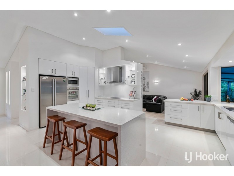 6 Grevillea Street, Redland Bay QLD 4165