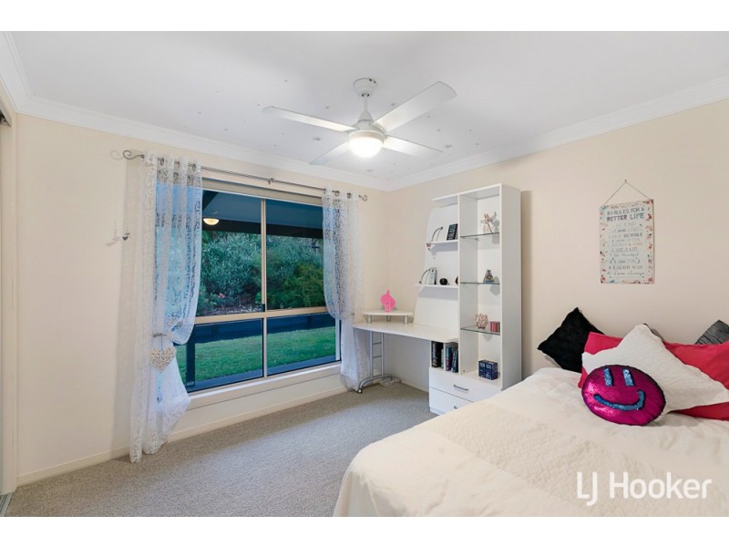 6 Grevillea Street, Redland Bay QLD 4165