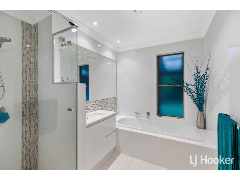 6 Grevillea Street, Redland Bay QLD 4165