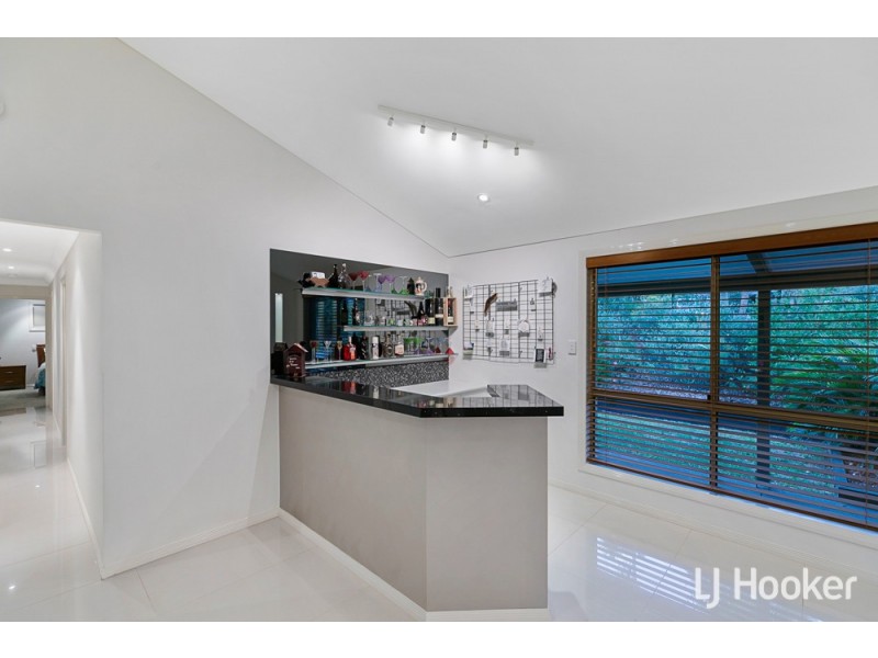 6 Grevillea Street, Redland Bay QLD 4165