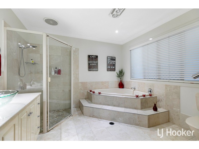 15 Kinsail Court, Raby Bay QLD 4163
