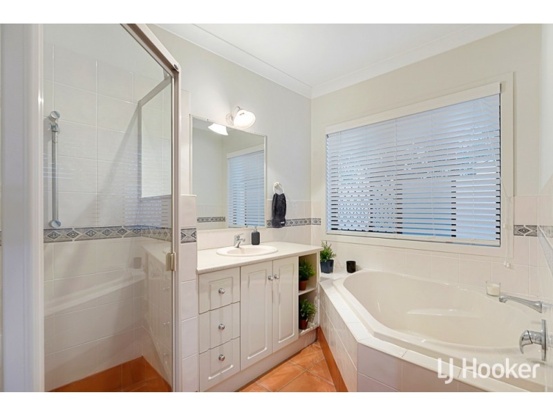 15 Kinsail Court, Raby Bay QLD 4163