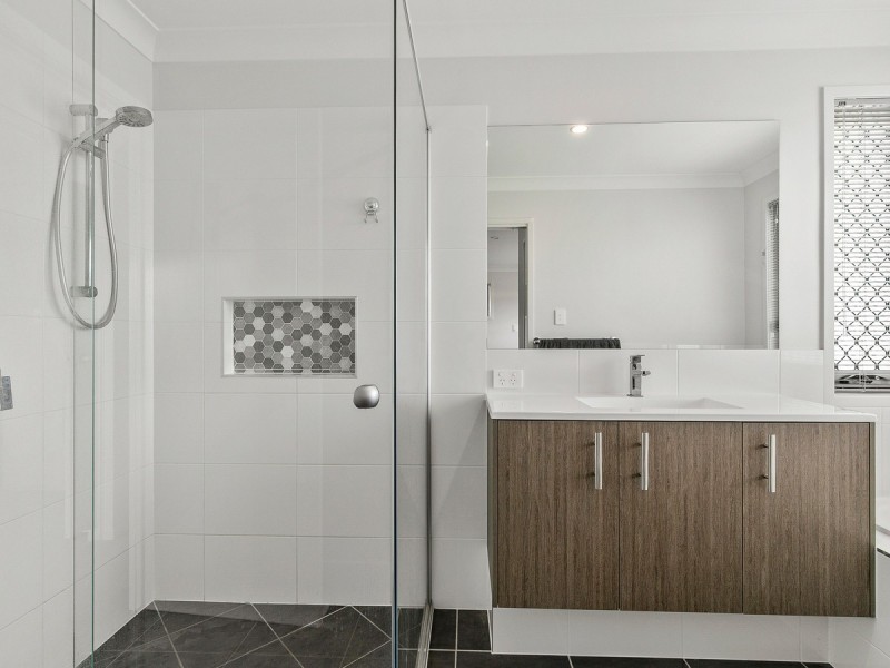 18 Shoalwater Street, Thornlands QLD 4164