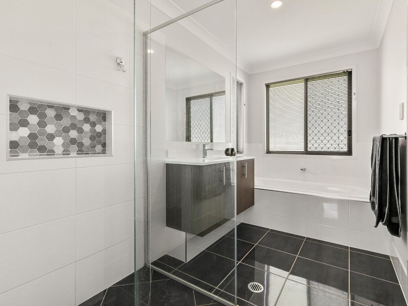 18 Shoalwater Street, Thornlands QLD 4164