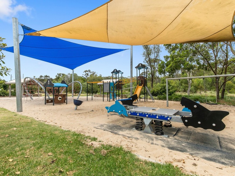 18 Shoalwater Street, Thornlands QLD 4164