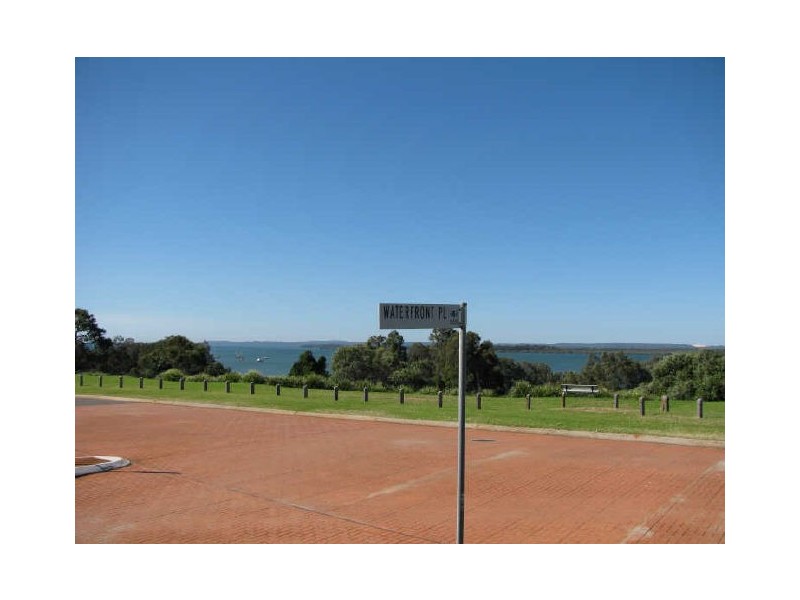 4 Waterfront Place, Redland Bay QLD 4165