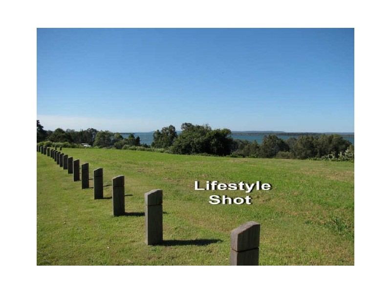 4 Waterfront Place, Redland Bay QLD 4165