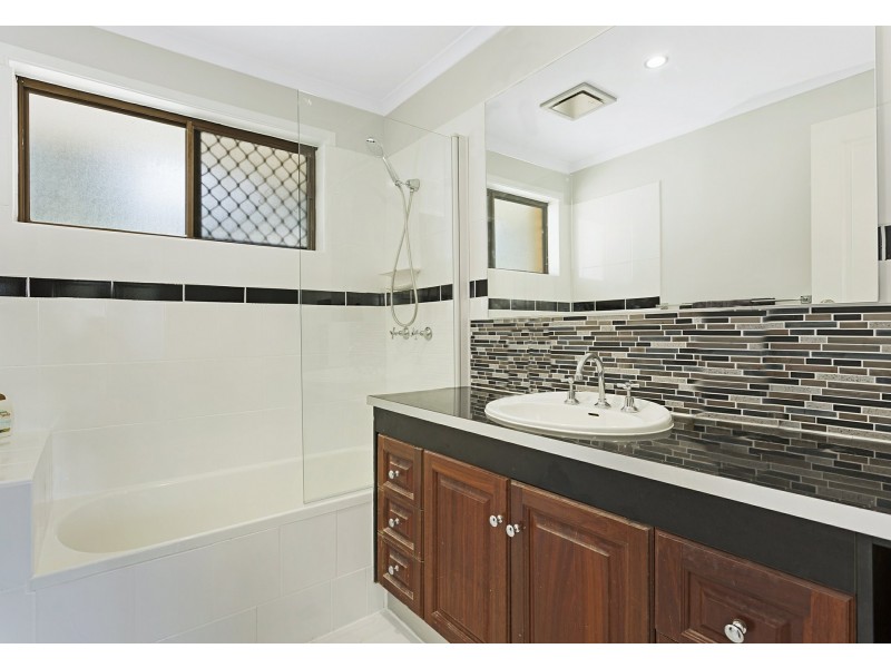 16 Wren Street, Birkdale QLD 4159