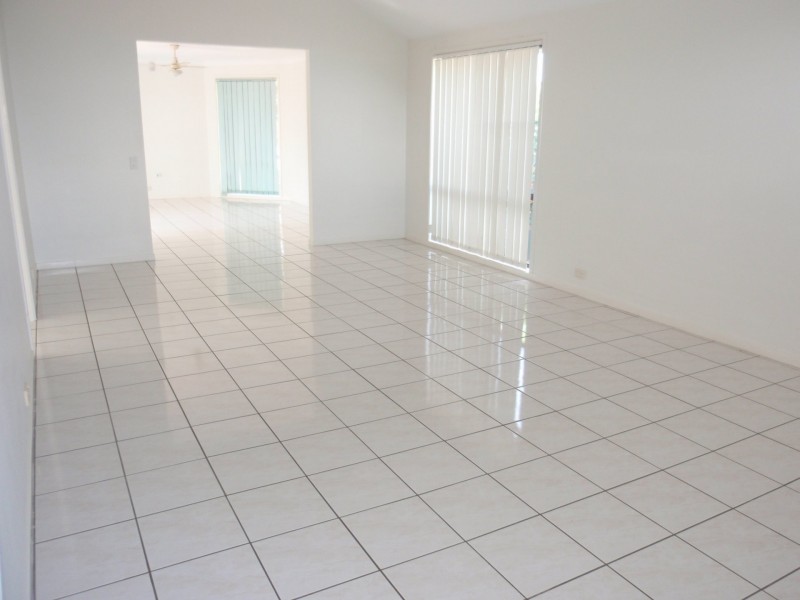 2 Eastcote Lane, Wellington Point QLD 4160
