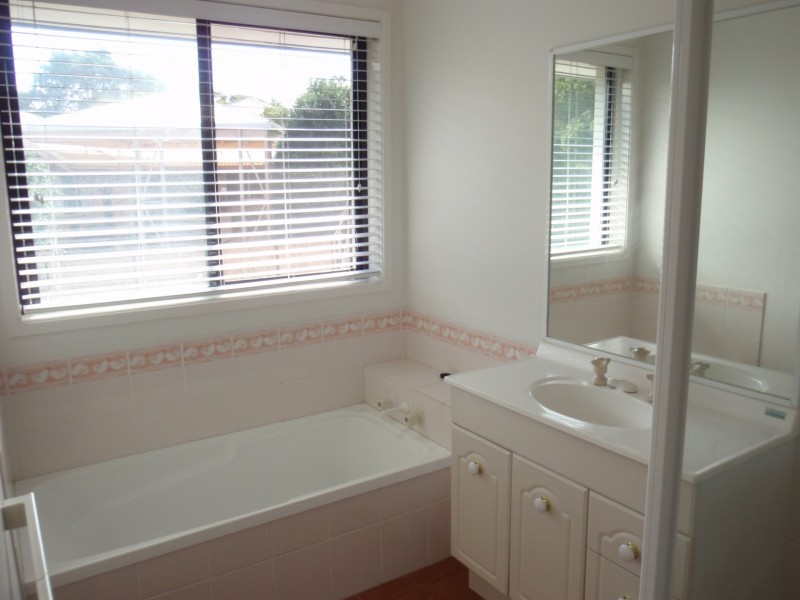 2 Eastcote Lane, Wellington Point QLD 4160