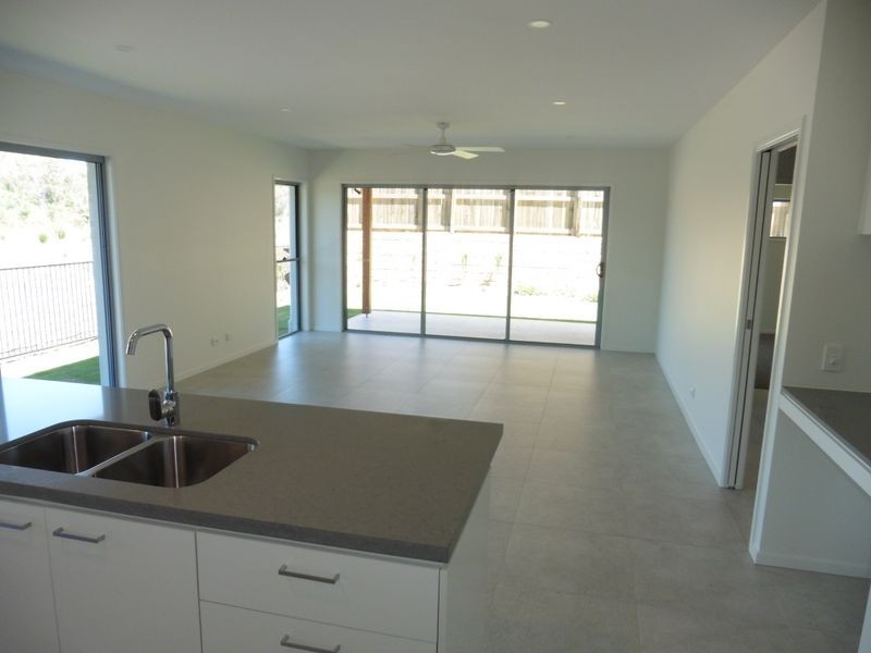 39A Unwin Road North, Redland Bay QLD 4165