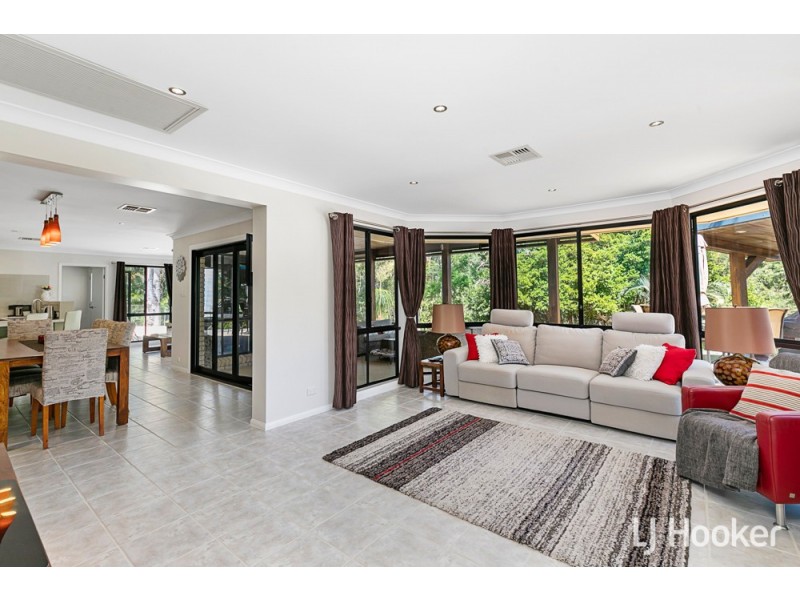 12 Grevillea Street, Redland Bay QLD 4165