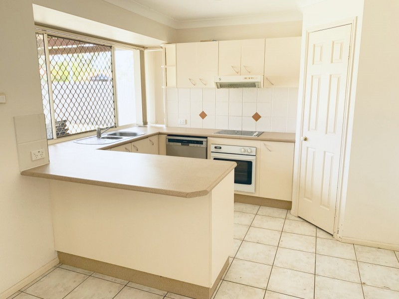 33 School Road, Victoria Point QLD 4165