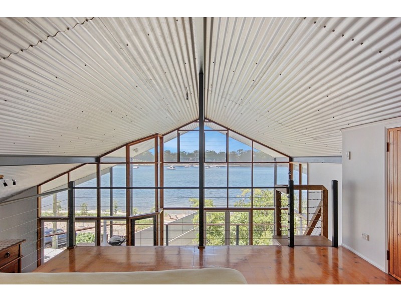 12 Russell Terrace, Macleay Island QLD 4184