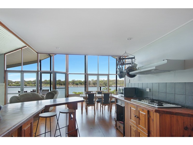 12 Russell Terrace, Macleay Island QLD 4184