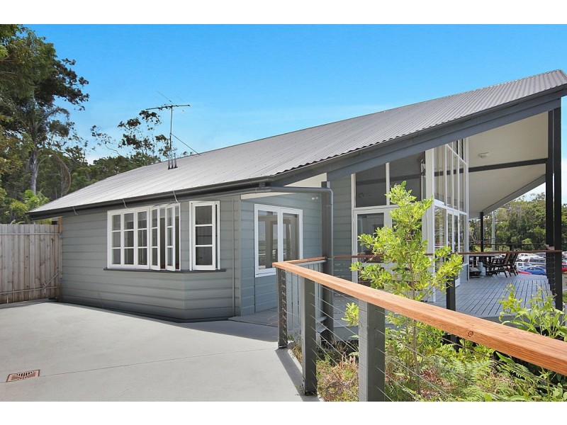 12 Russell Terrace, Macleay Island QLD 4184