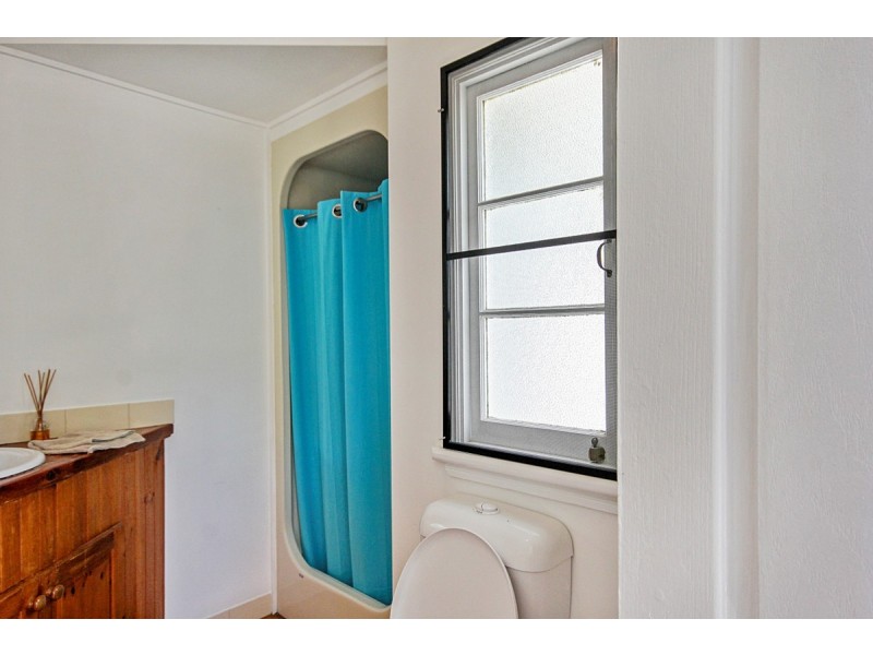 12 Russell Terrace, Macleay Island QLD 4184