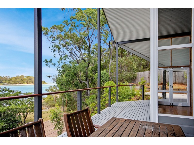12 Russell Terrace, Macleay Island QLD 4184
