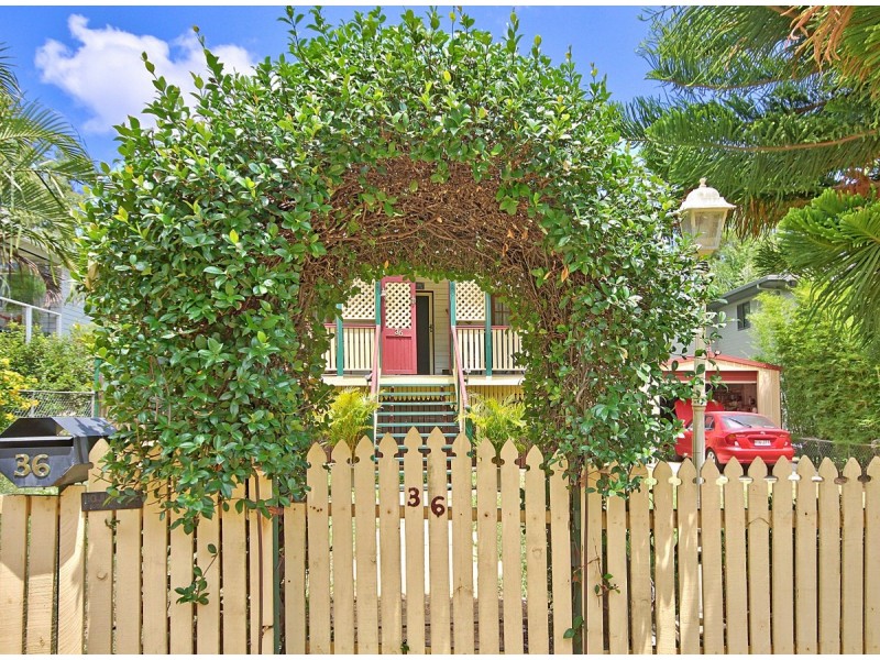 36 Melaleuca Drive, Lamb Island QLD 4184