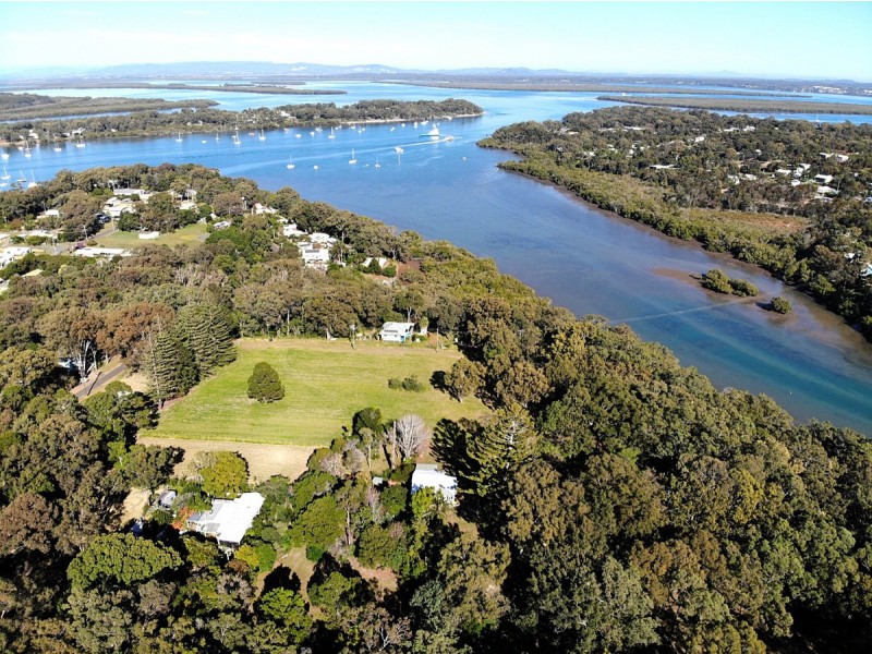 7 Brook Haven, Lamb Island QLD 4184